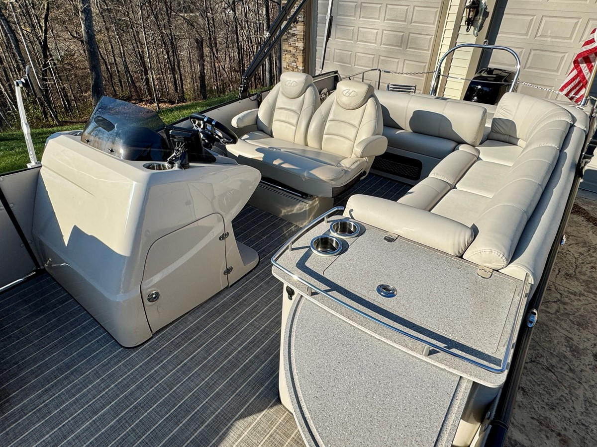 https://arconyachts.ams3.digitaloceanspaces.com/185336/conversions/large_4511717-optimize.jpg