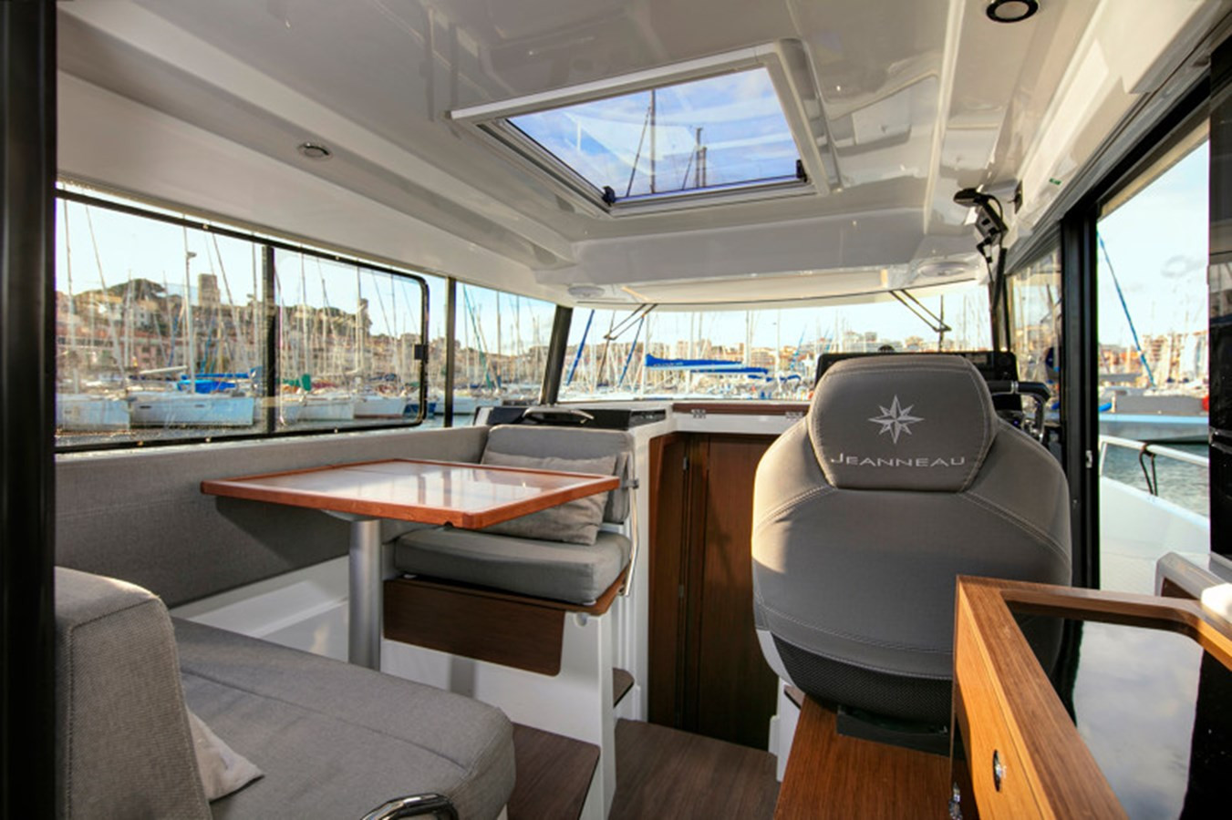 https://arconyachts.ams3.digitaloceanspaces.com/185337/conversions/large_4109428-optimize.jpg