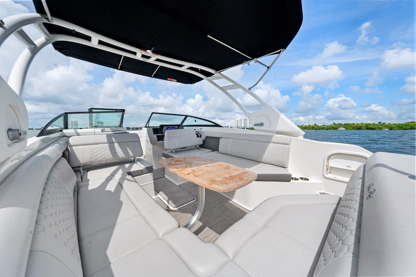 https://arconyachts.ams3.digitaloceanspaces.com/185414/conversions/large_4377863-optimize.jpg