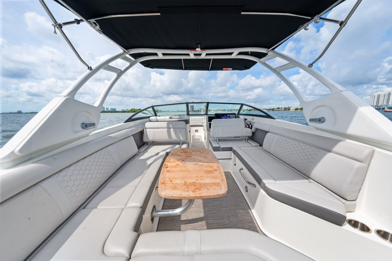 https://arconyachts.ams3.digitaloceanspaces.com/185415/conversions/large_4377864-optimize.jpg