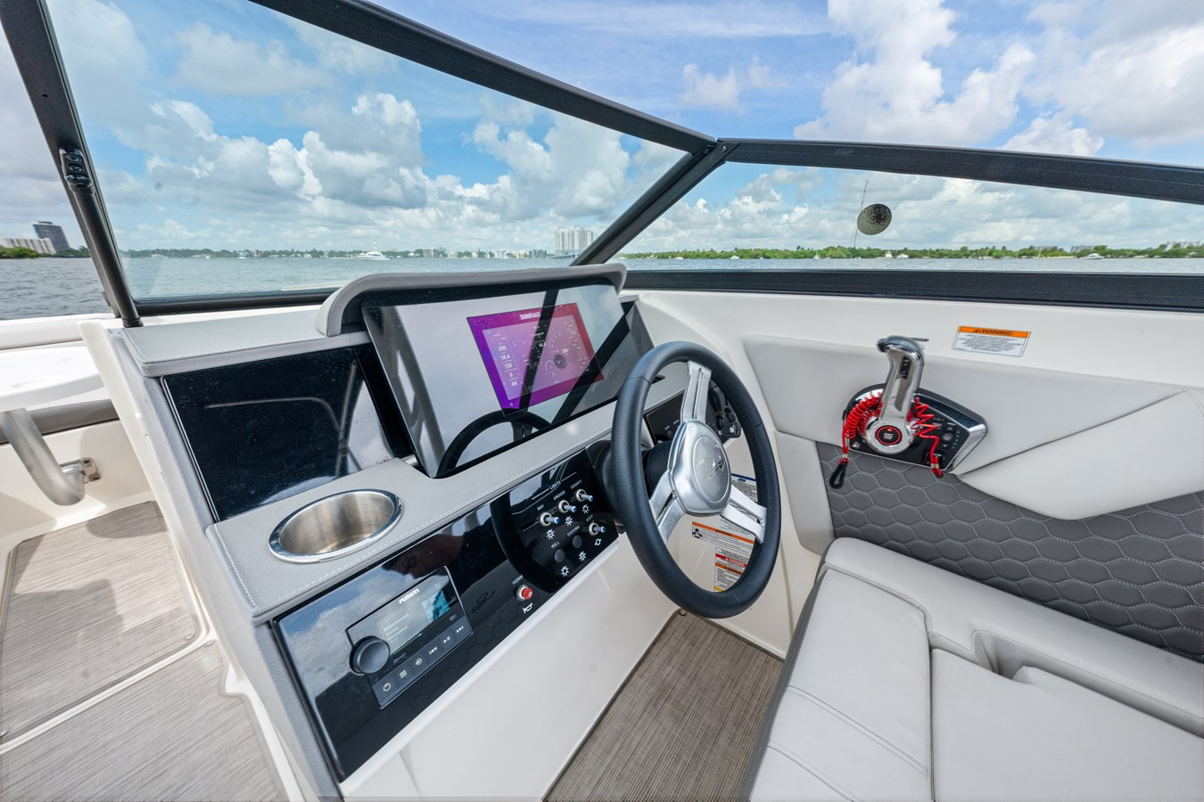 https://arconyachts.ams3.digitaloceanspaces.com/185423/conversions/large_4377866-optimize.jpg