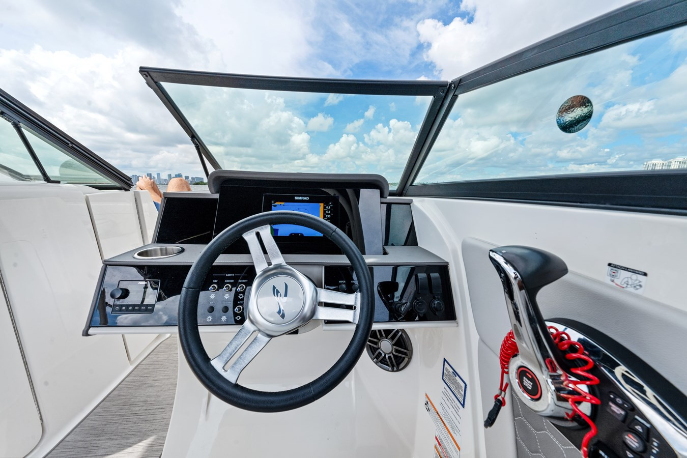 https://arconyachts.ams3.digitaloceanspaces.com/185426/conversions/large_4377867-optimize.jpg