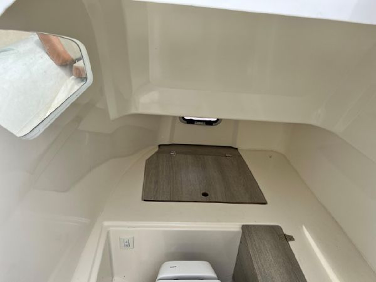 https://arconyachts.ams3.digitaloceanspaces.com/185475/conversions/large_3917523-optimize.jpg