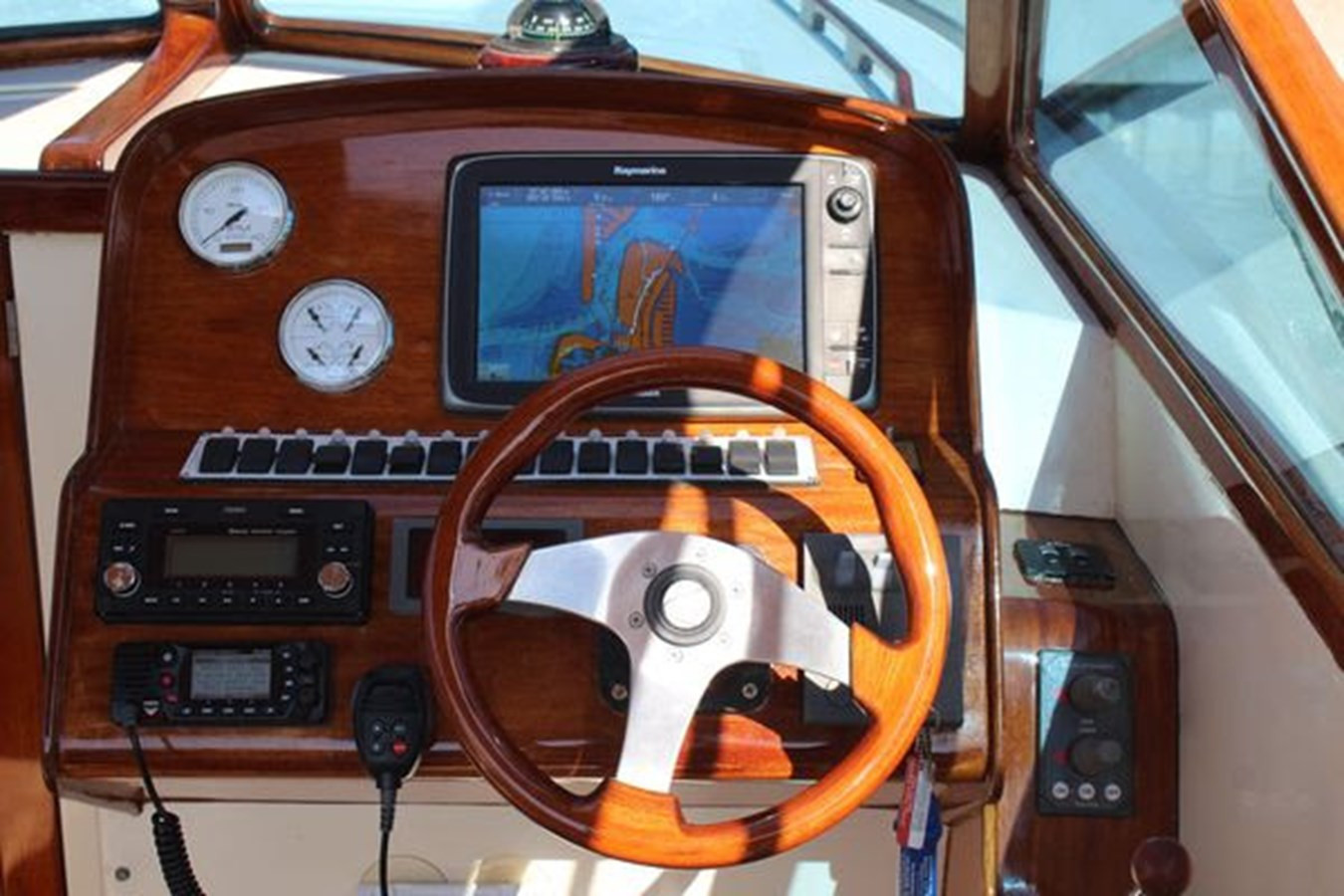 https://arconyachts.ams3.digitaloceanspaces.com/185497/conversions/large_3972623-optimize.jpg
