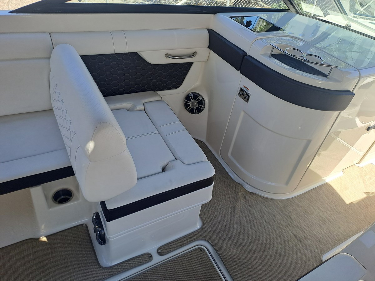 https://arconyachts.ams3.digitaloceanspaces.com/185534/conversions/large_4144833-optimize.jpg
