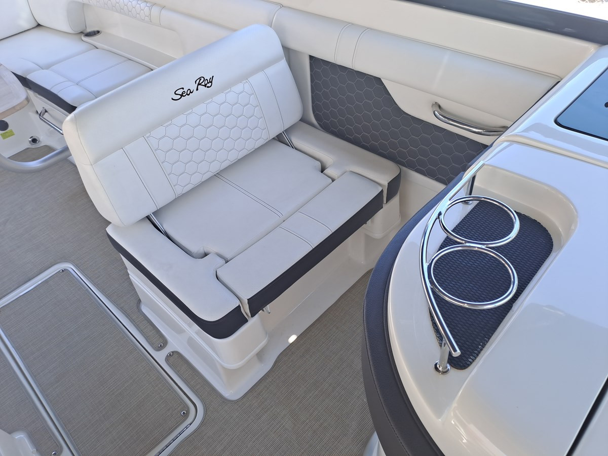 https://arconyachts.ams3.digitaloceanspaces.com/185537/conversions/large_4144834-optimize.jpg