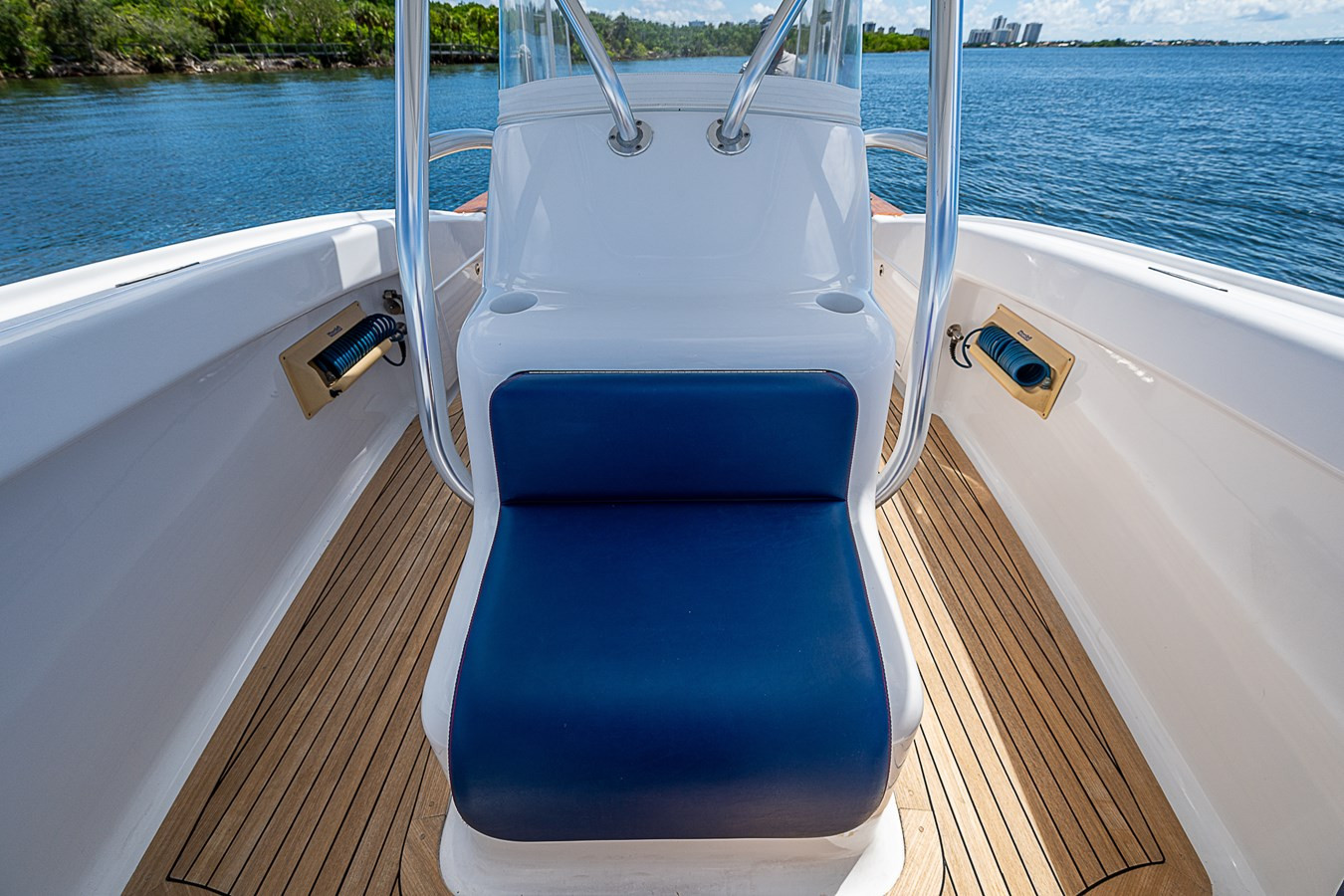 https://arconyachts.ams3.digitaloceanspaces.com/185539/conversions/large_4361140-optimize.jpg