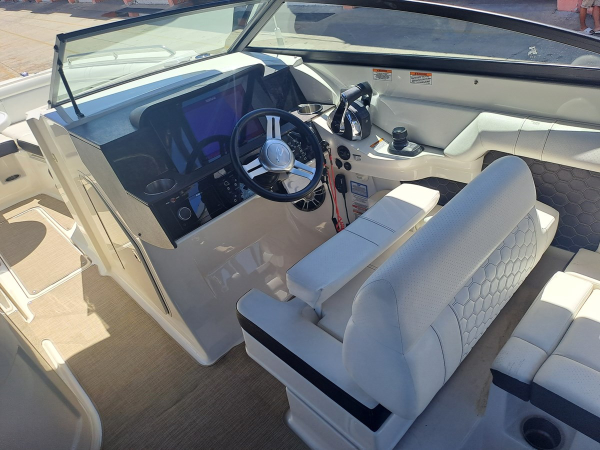 https://arconyachts.ams3.digitaloceanspaces.com/185543/conversions/large_4144836-optimize.jpg