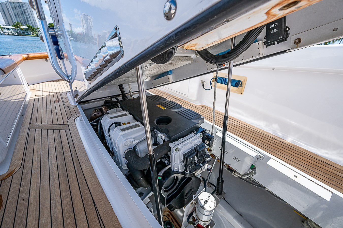 https://arconyachts.ams3.digitaloceanspaces.com/185588/conversions/large_4572230-optimize.jpg