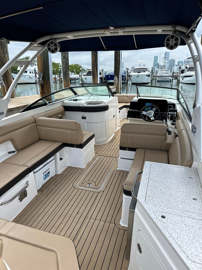 https://arconyachts.ams3.digitaloceanspaces.com/185598/conversions/large_4718392-optimize.jpg