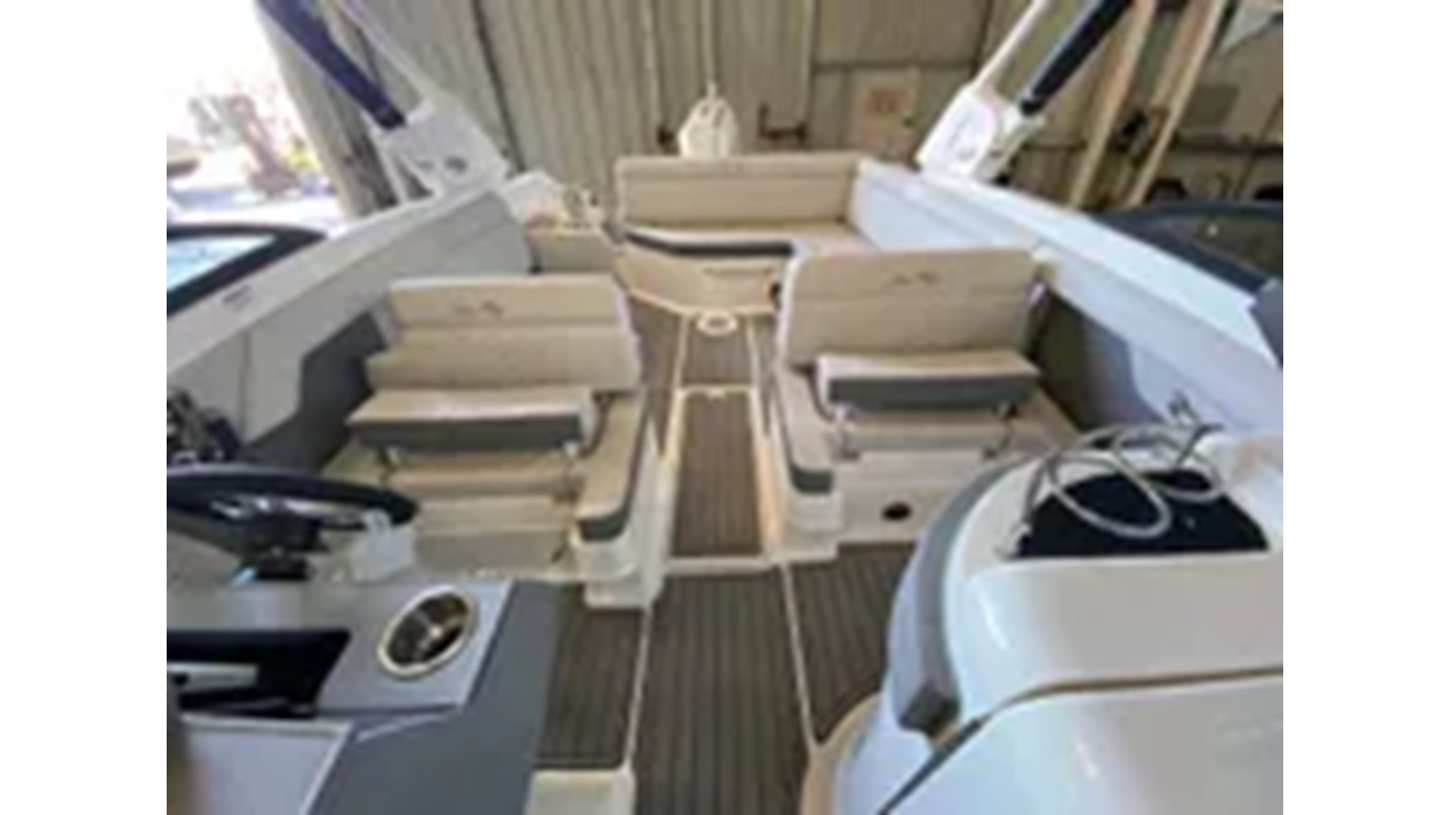 https://arconyachts.ams3.digitaloceanspaces.com/185604/conversions/large_4326522-optimize.jpg