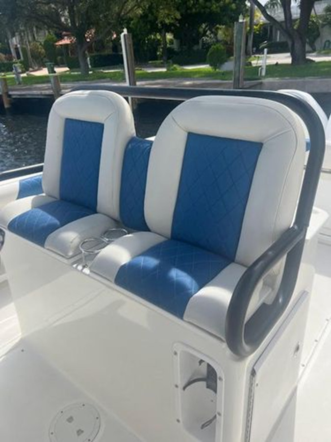 https://arconyachts.ams3.digitaloceanspaces.com/185641/conversions/large_3975319-optimize.jpg