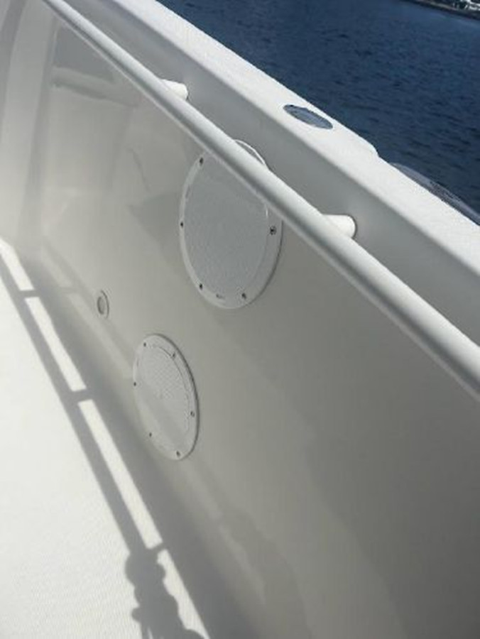 https://arconyachts.ams3.digitaloceanspaces.com/185705/conversions/large_3975337-optimize.jpg