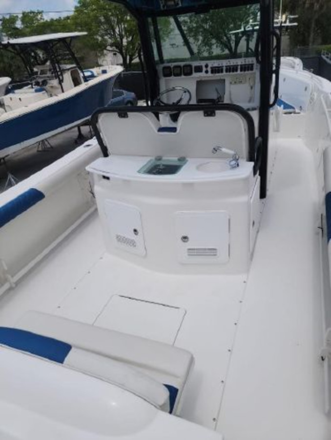 https://arconyachts.ams3.digitaloceanspaces.com/185712/conversions/large_3975339-optimize.jpg