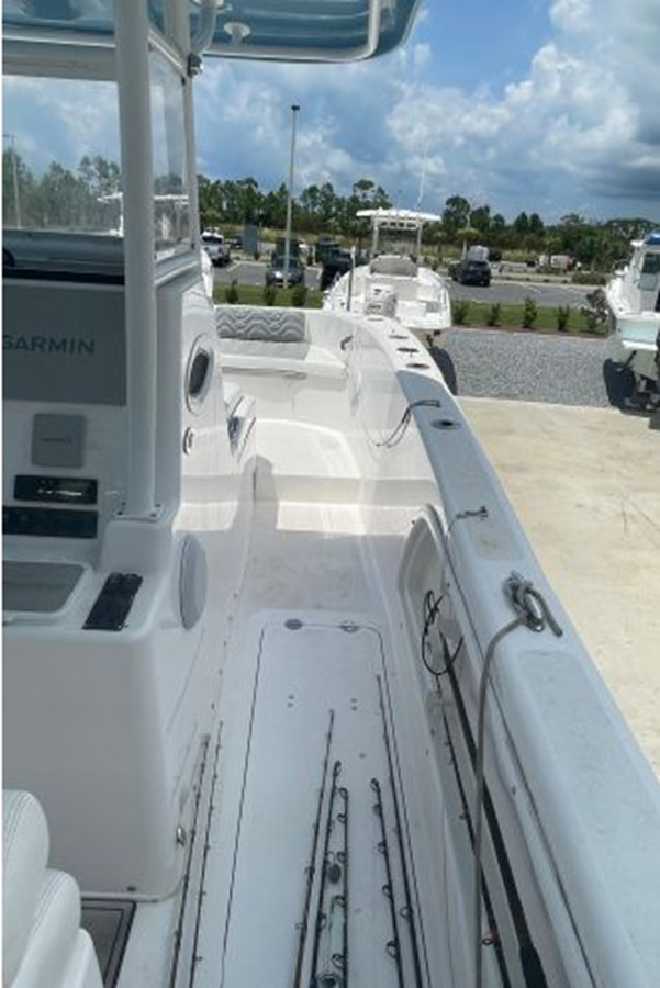 https://arconyachts.ams3.digitaloceanspaces.com/185821/conversions/large_3918654-optimize.jpg