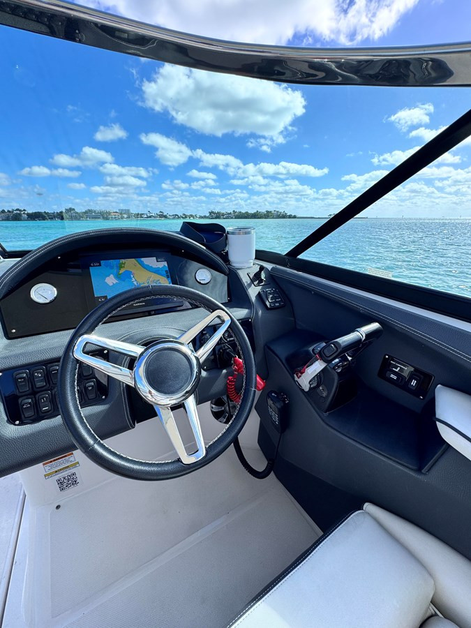 https://arconyachts.ams3.digitaloceanspaces.com/186067/conversions/large_4521793-optimize.jpg