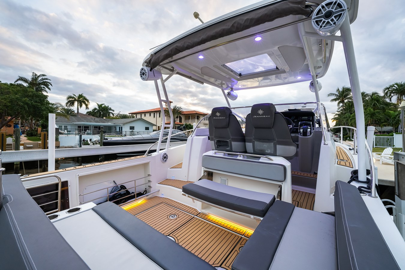 https://arconyachts.ams3.digitaloceanspaces.com/186111/conversions/large_4572851-optimize.jpg