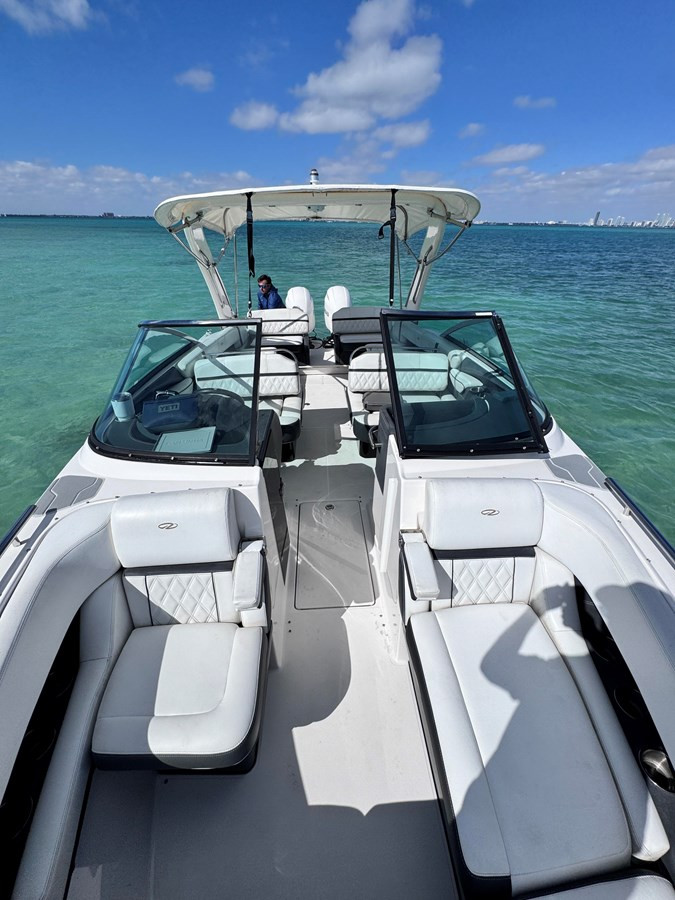 https://arconyachts.ams3.digitaloceanspaces.com/186129/conversions/large_4521816-optimize.jpg