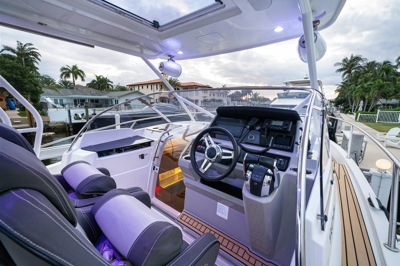 https://arconyachts.ams3.digitaloceanspaces.com/186131/conversions/large_4572857-optimize.jpg