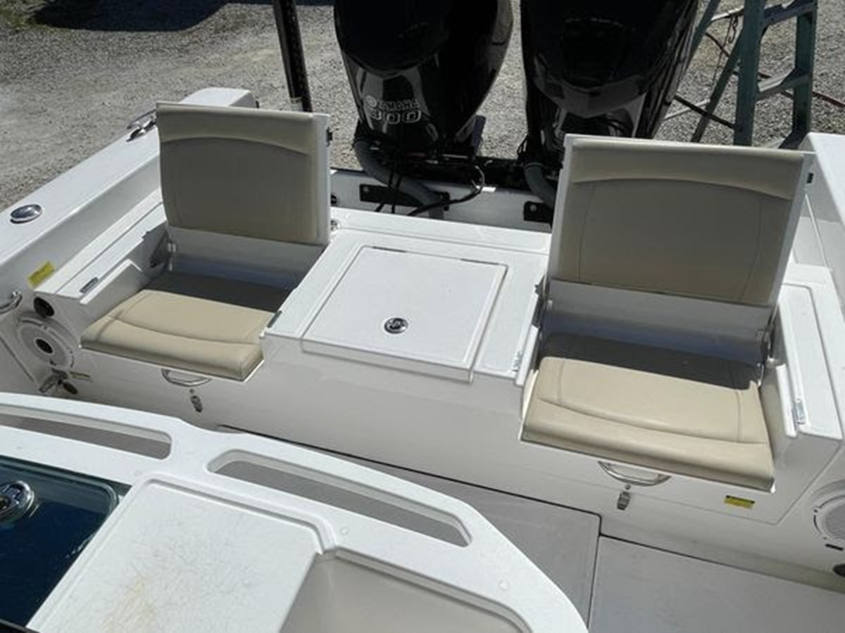 https://arconyachts.ams3.digitaloceanspaces.com/186171/conversions/large_4602911-optimize.jpg