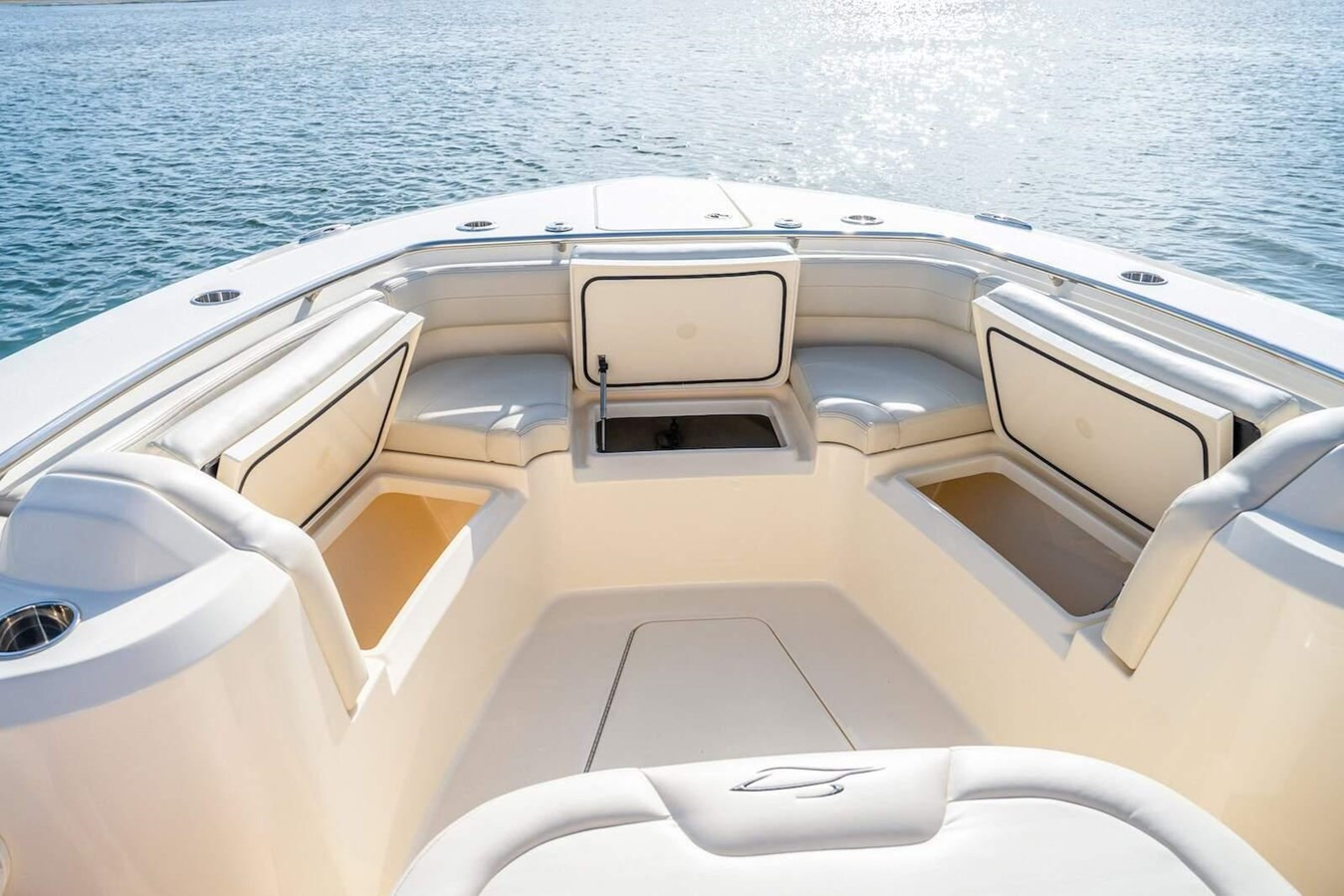 https://arconyachts.ams3.digitaloceanspaces.com/186267/conversions/large_4738689-optimize.jpg