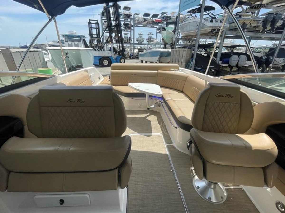 https://arconyachts.ams3.digitaloceanspaces.com/186413/conversions/large_4378160-optimize.jpg