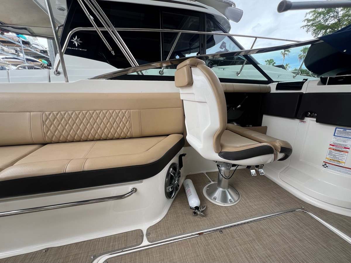 https://arconyachts.ams3.digitaloceanspaces.com/186431/conversions/large_4378166-optimize.jpg