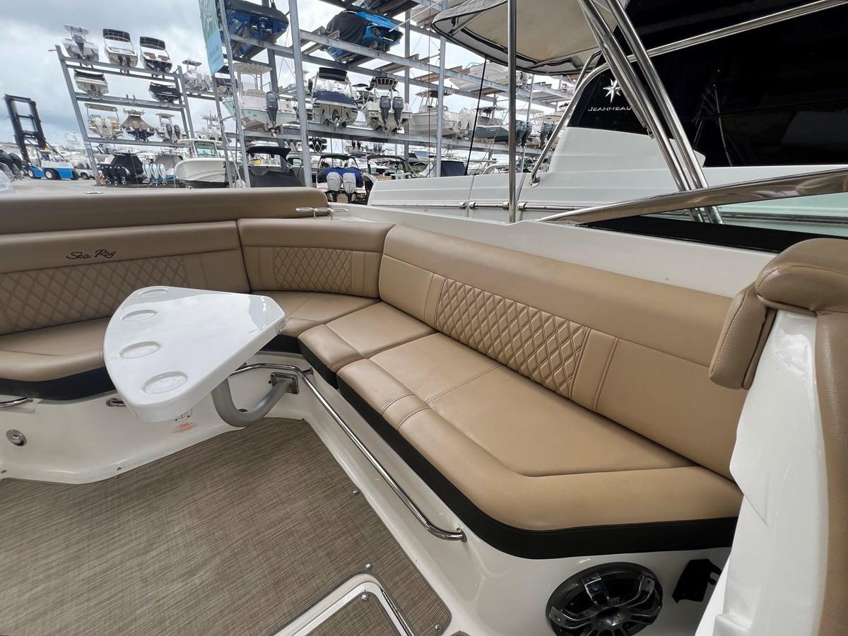 https://arconyachts.ams3.digitaloceanspaces.com/186503/conversions/large_4378192-optimize.jpg