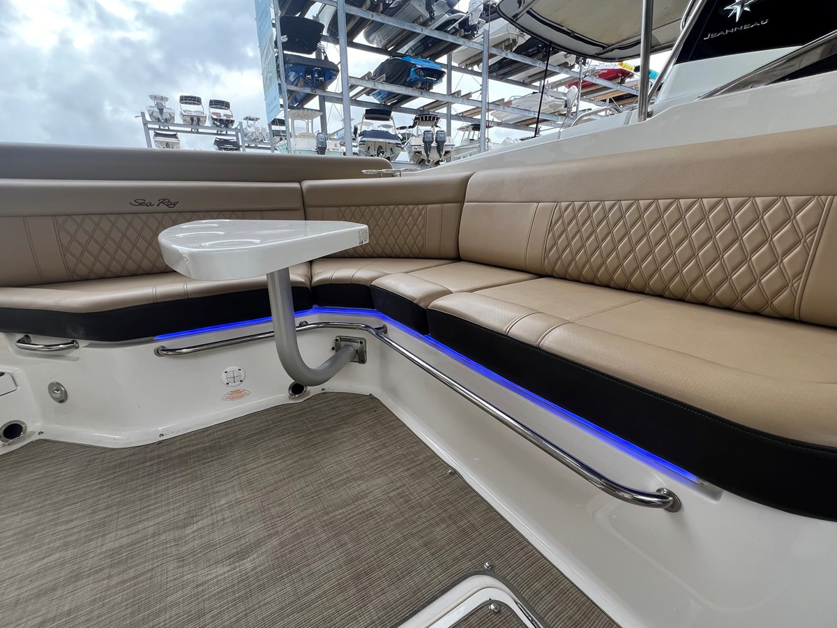 https://arconyachts.ams3.digitaloceanspaces.com/186522/conversions/large_4378198-optimize.jpg