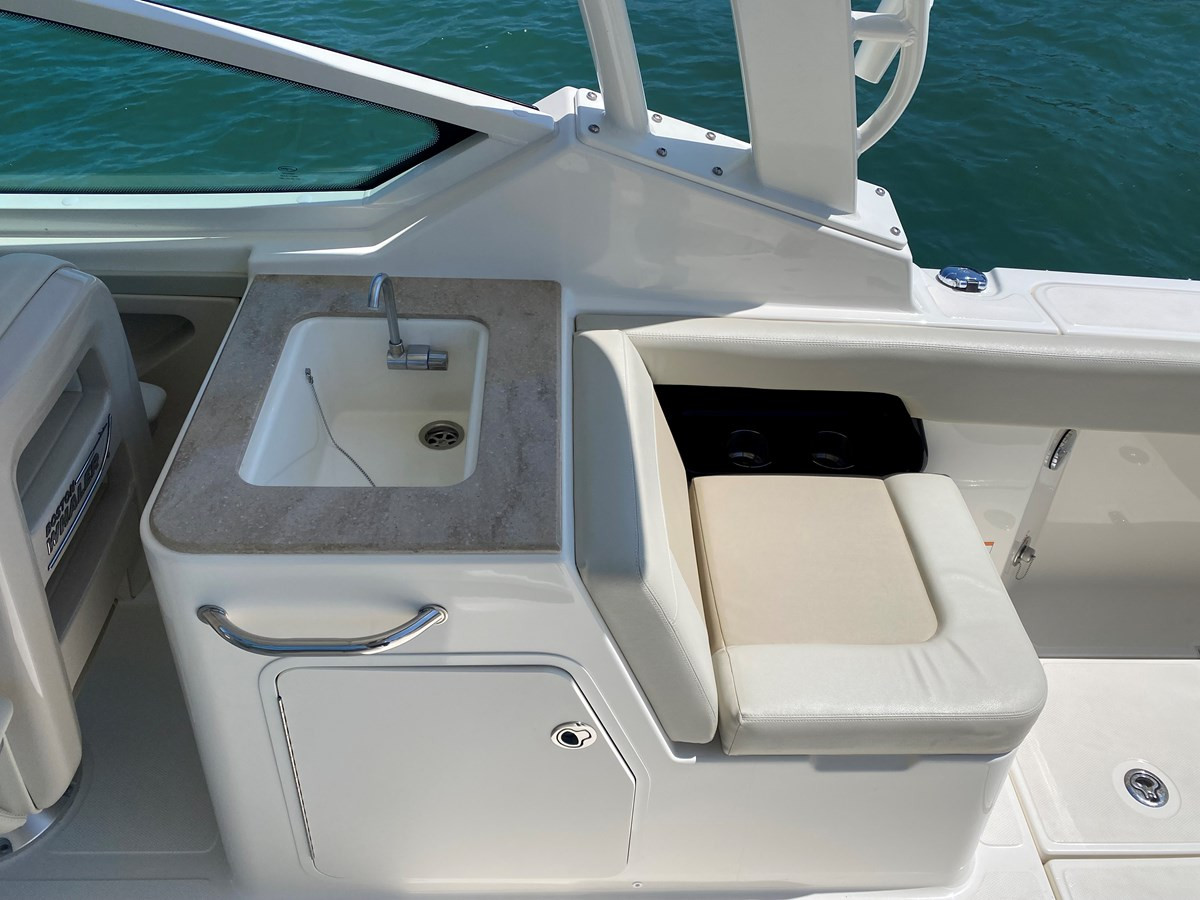 https://arconyachts.ams3.digitaloceanspaces.com/186882/conversions/large_3785957-optimize.jpg