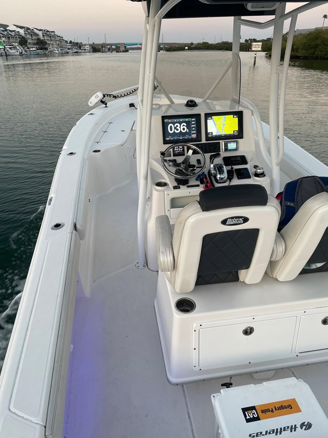 https://arconyachts.ams3.digitaloceanspaces.com/187001/conversions/large_4108799-optimize.jpg
