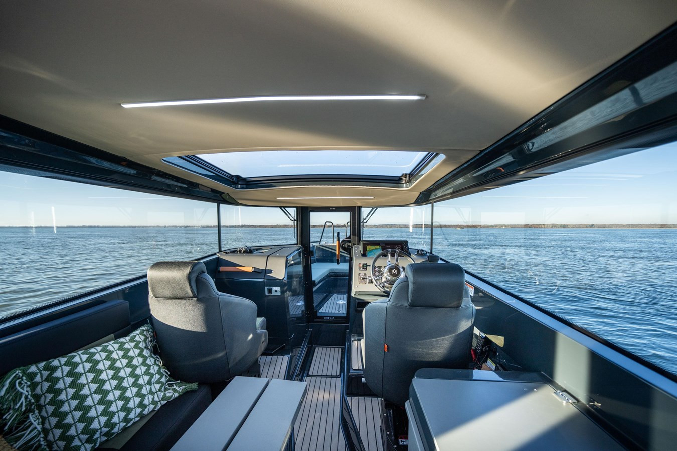 https://arconyachts.ams3.digitaloceanspaces.com/187053/conversions/large_4128091-optimize.jpg