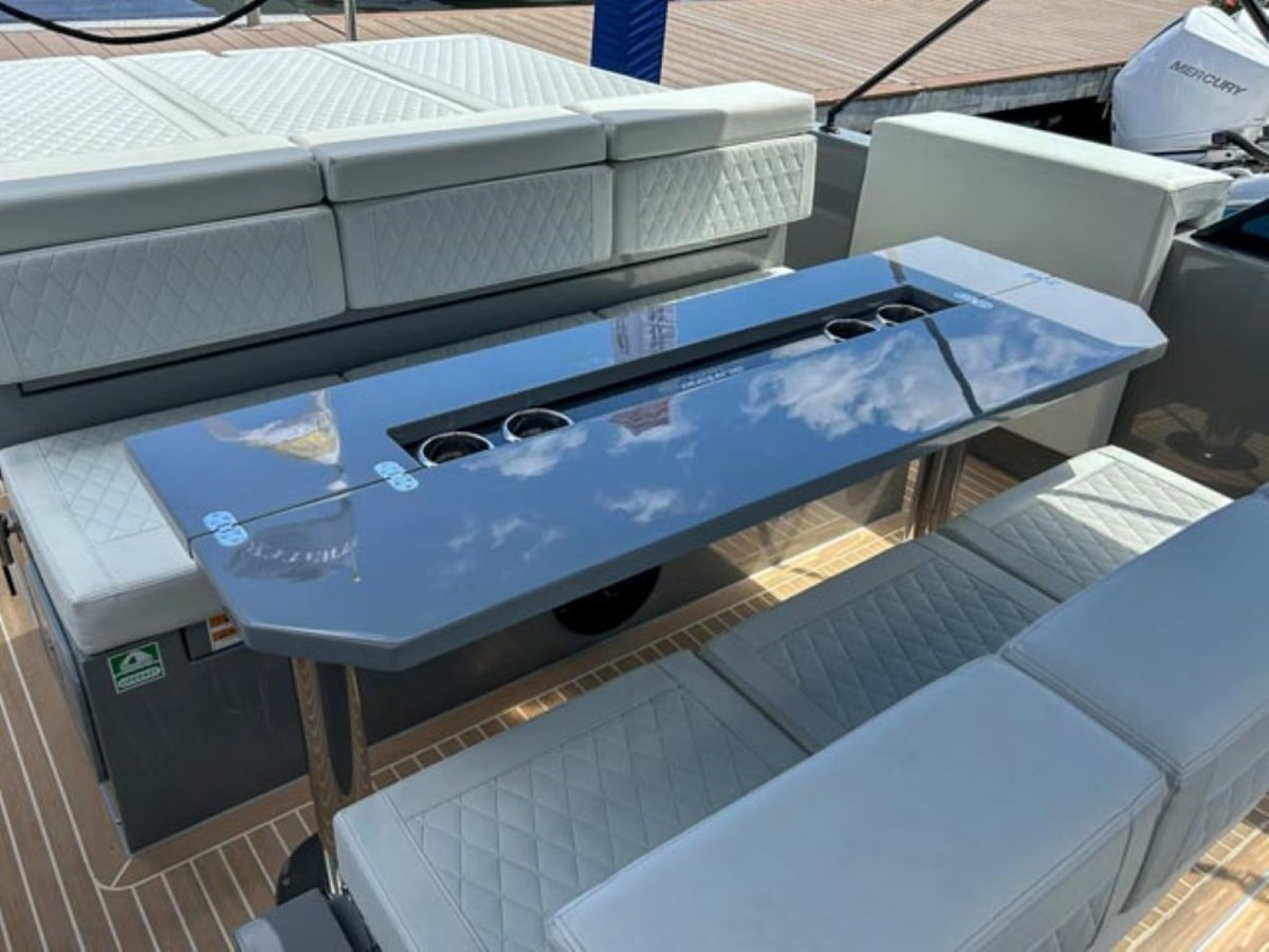 https://arconyachts.ams3.digitaloceanspaces.com/187084/conversions/large_4139089-optimize.jpg