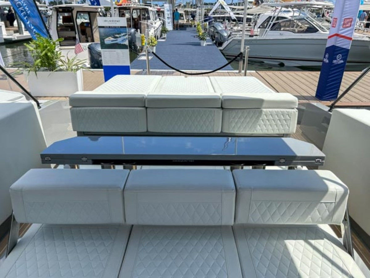 https://arconyachts.ams3.digitaloceanspaces.com/187087/conversions/large_4139090-optimize.jpg