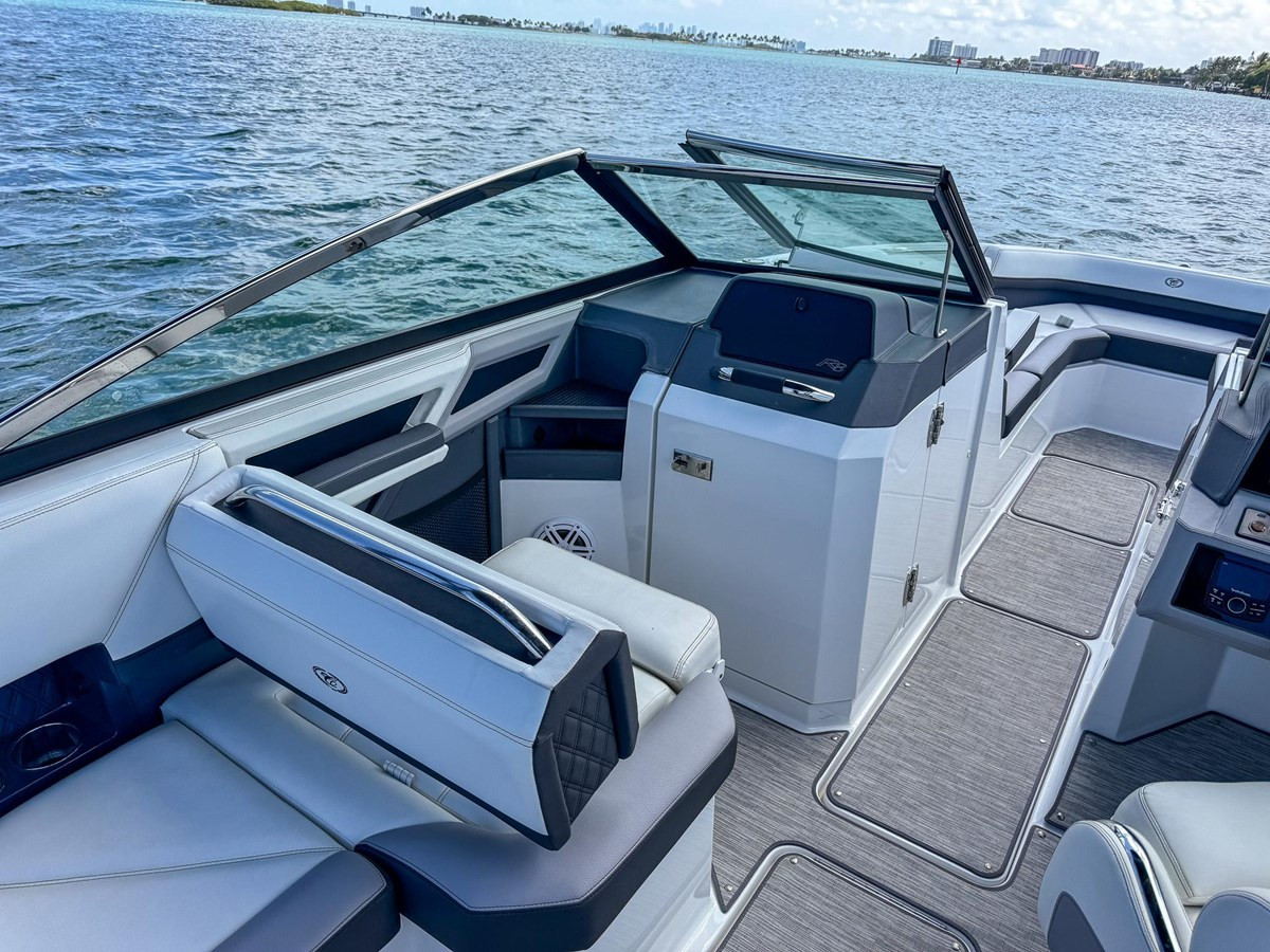 https://arconyachts.ams3.digitaloceanspaces.com/187306/conversions/large_4241686-optimize.jpg