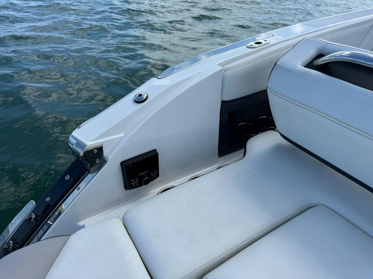 https://arconyachts.ams3.digitaloceanspaces.com/187321/conversions/large_4241691-optimize.jpg