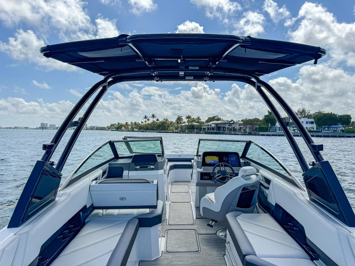 https://arconyachts.ams3.digitaloceanspaces.com/187326/conversions/large_4241693-optimize.jpg