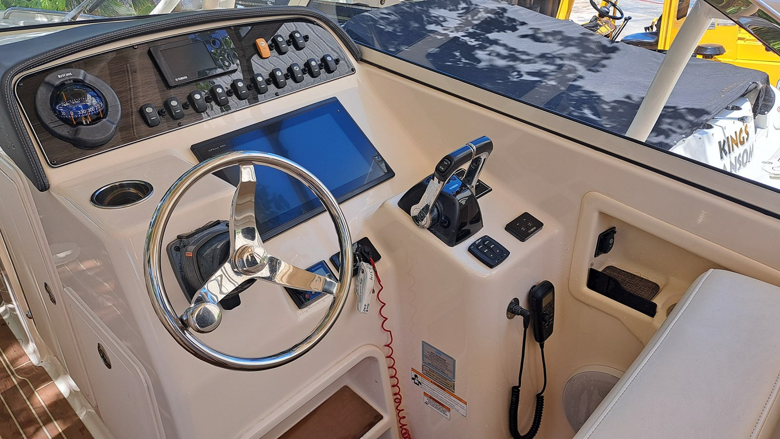 https://arconyachts.ams3.digitaloceanspaces.com/187332/conversions/large_4253883-optimize.jpg