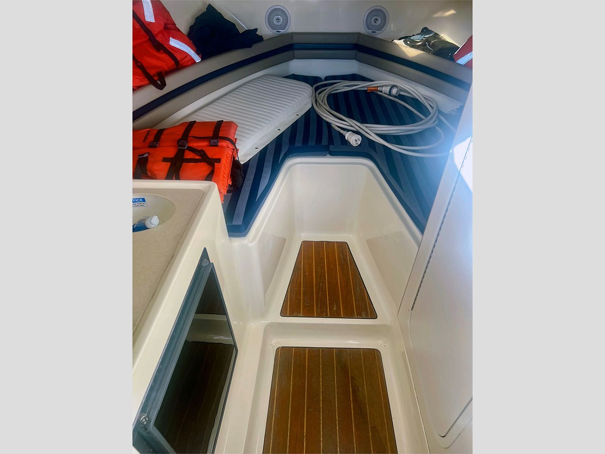https://arconyachts.ams3.digitaloceanspaces.com/187419/conversions/large_4400721-optimize.jpg