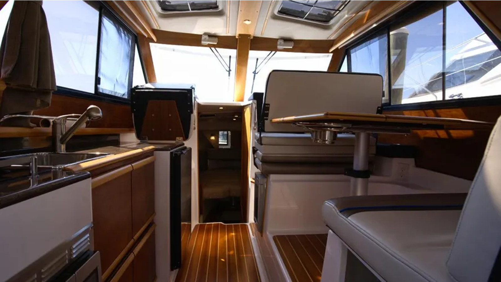 https://arconyachts.ams3.digitaloceanspaces.com/187539/conversions/large_4716318-optimize.jpg