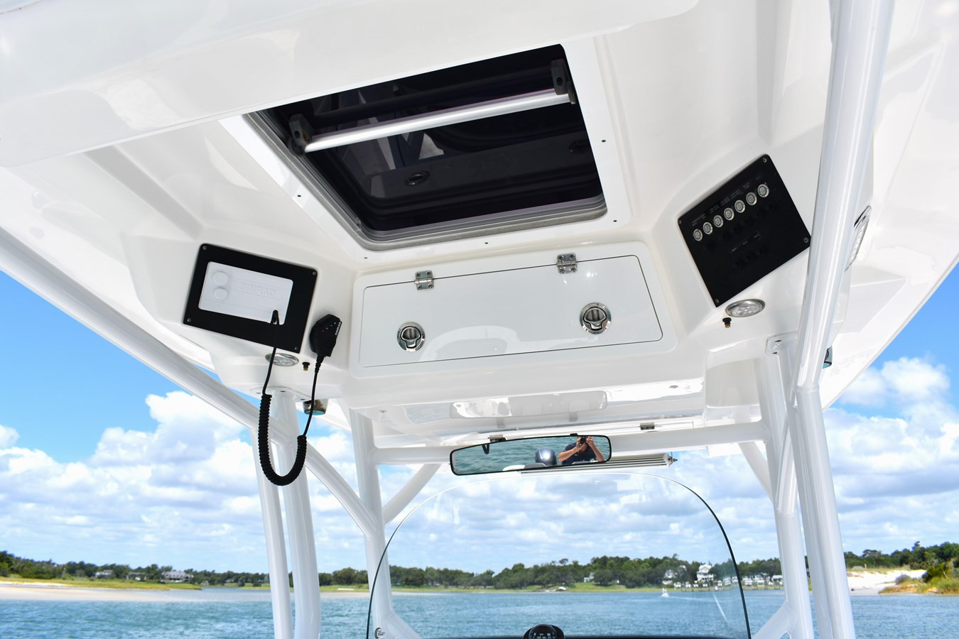 https://arconyachts.ams3.digitaloceanspaces.com/187669/conversions/large_4391116-optimize.jpg
