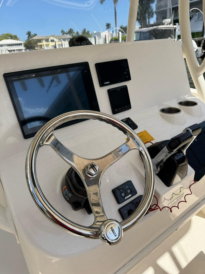 https://arconyachts.ams3.digitaloceanspaces.com/187741/conversions/large_4618105-optimize.jpg