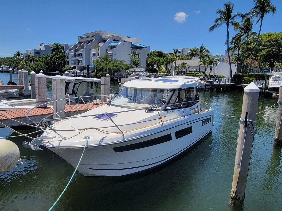 2016 JEANNEAU MERRY FISHER 855