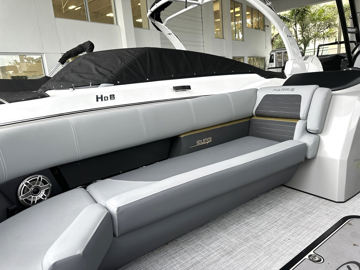 https://arconyachts.ams3.digitaloceanspaces.com/187962/conversions/large_4640463-optimize.jpg