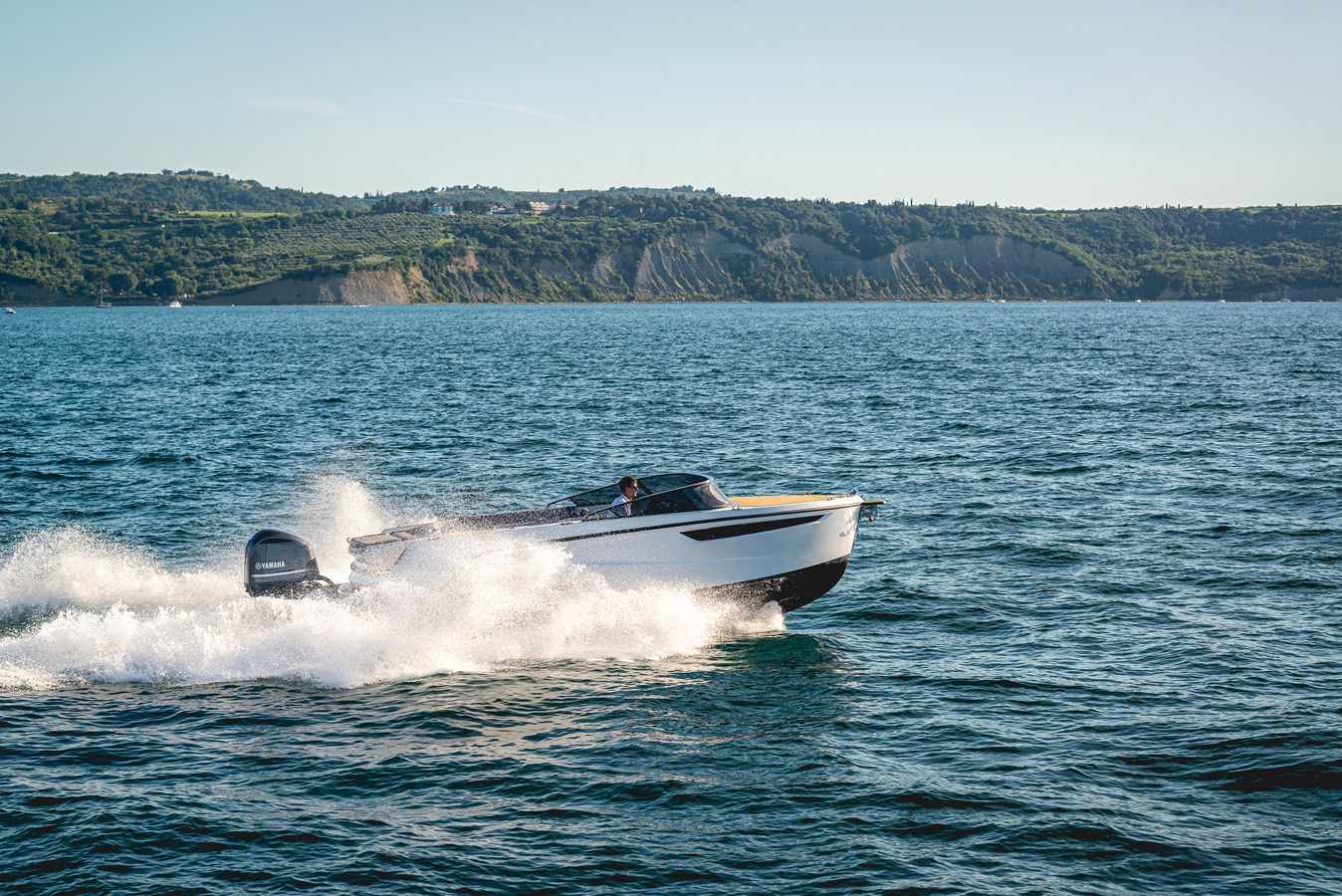 https://arconyachts.ams3.digitaloceanspaces.com/188095/conversions/large_3517405-optimize.jpg