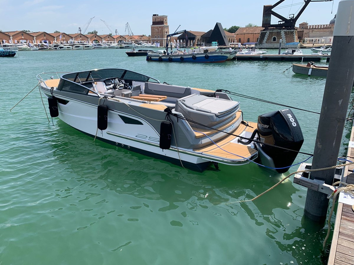 https://arconyachts.ams3.digitaloceanspaces.com/188183/conversions/large_4004491-optimize.jpg