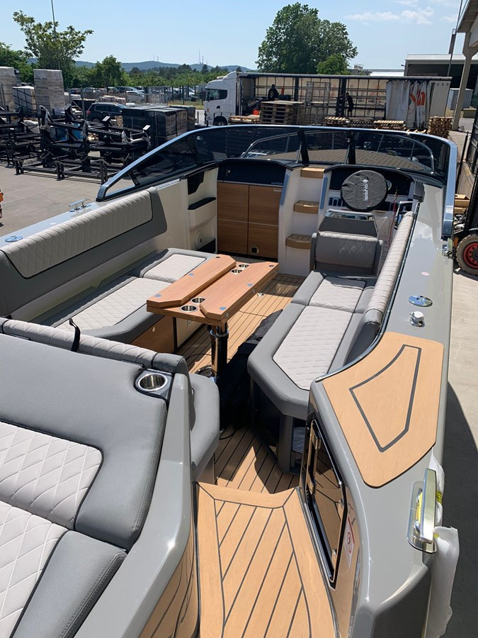 https://arconyachts.ams3.digitaloceanspaces.com/188192/conversions/large_4004490-optimize.jpg
