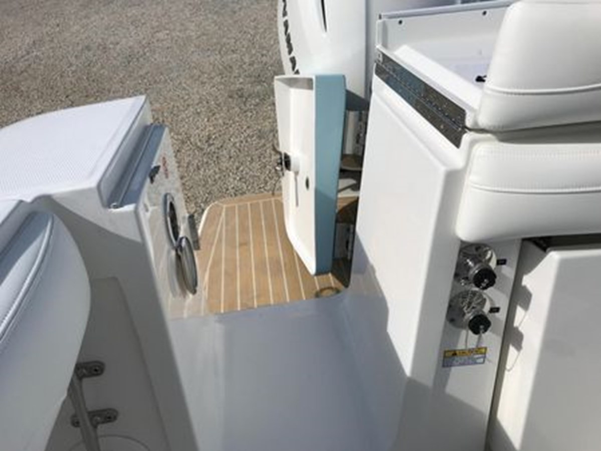 https://arconyachts.ams3.digitaloceanspaces.com/188214/conversions/large_4597023-optimize.jpg