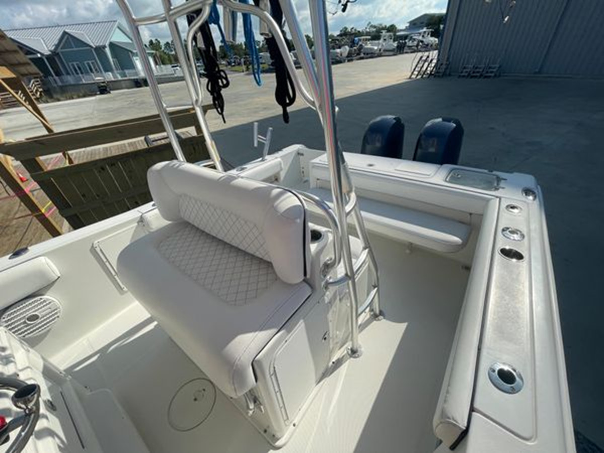 https://arconyachts.ams3.digitaloceanspaces.com/188253/conversions/large_3975369-optimize.jpg