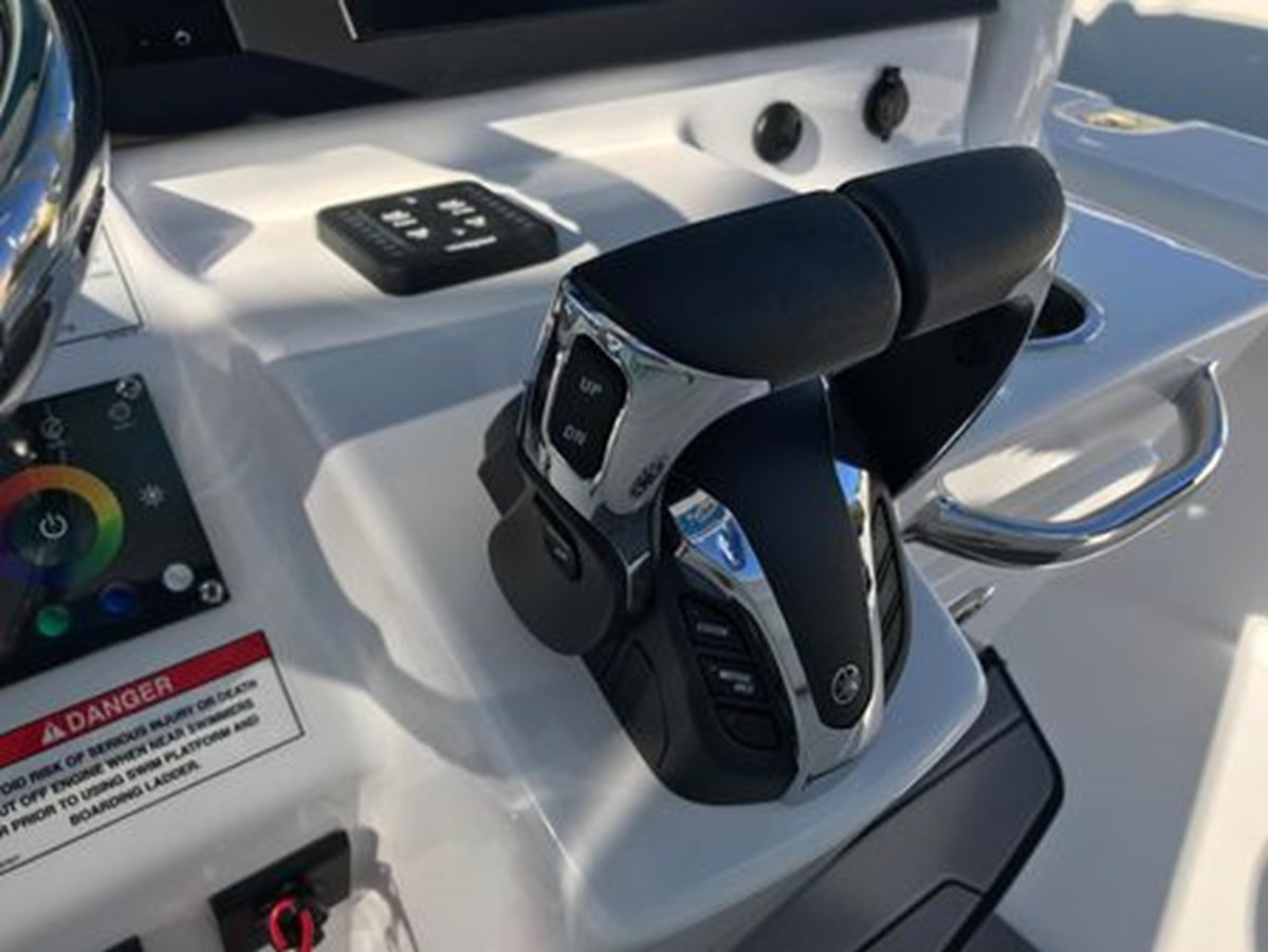 https://arconyachts.ams3.digitaloceanspaces.com/188290/conversions/large_4597506-optimize.jpg